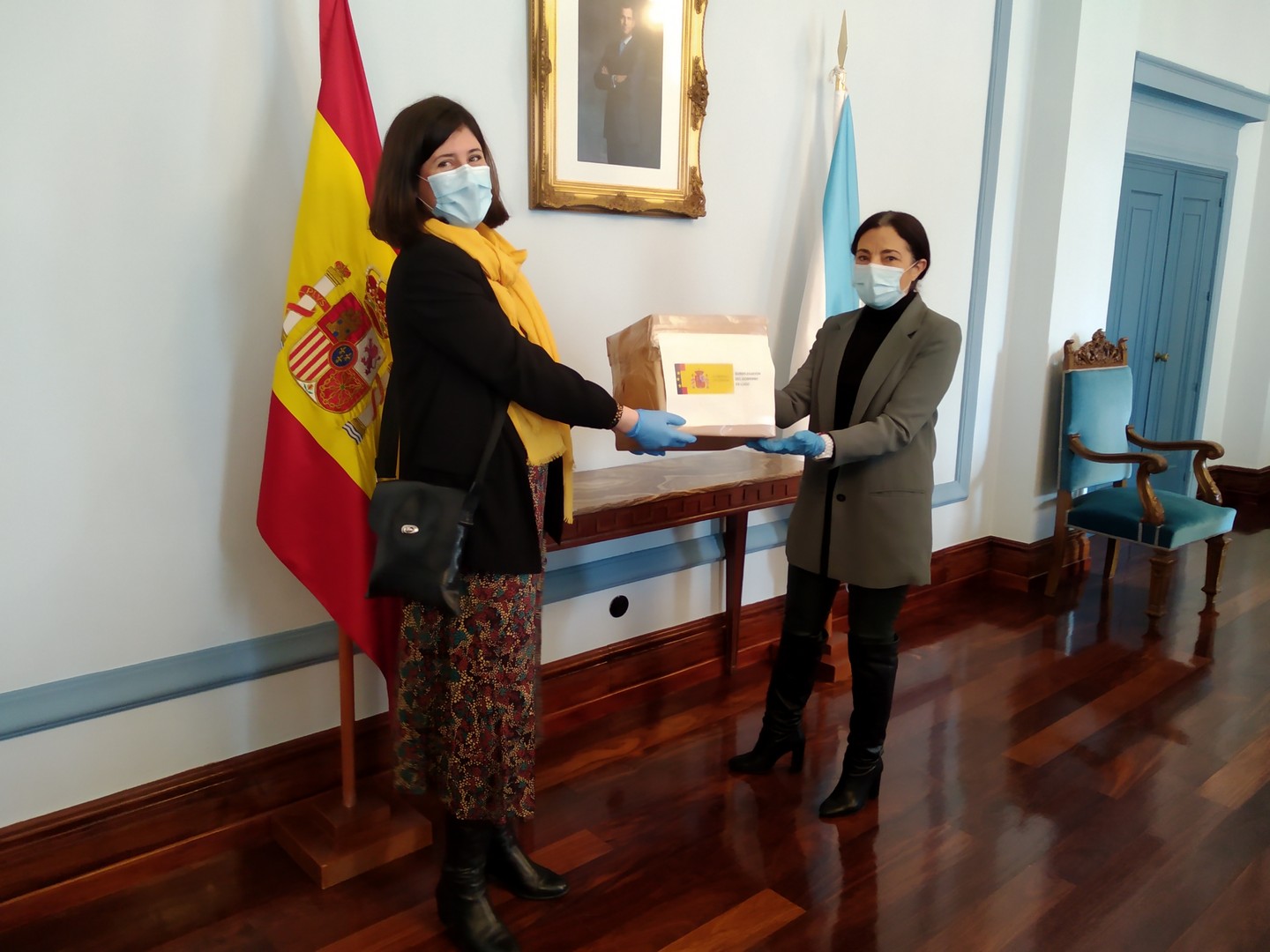Entrega de 500 mascarillas por parte de la  Subdelegada del Gobierno en Lugo